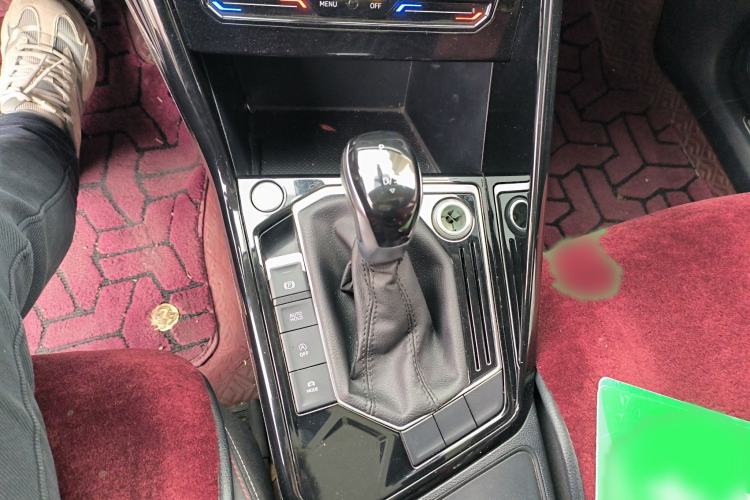 Used Volkswagen Tayron 2020 280TSI Two-Wheel Drive Luxury Connect Edition Gear Lever