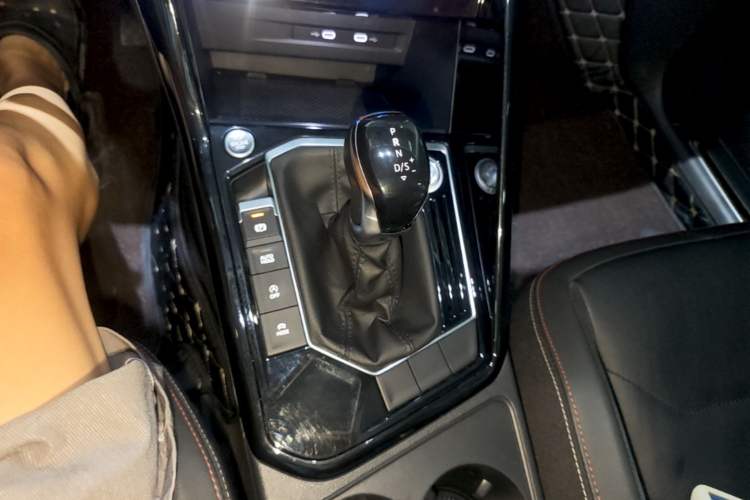 Used Volkswagen Tayron 2020 330TSI Two-Wheel Drive Luxury Smart Connectivity Version Gear Lever