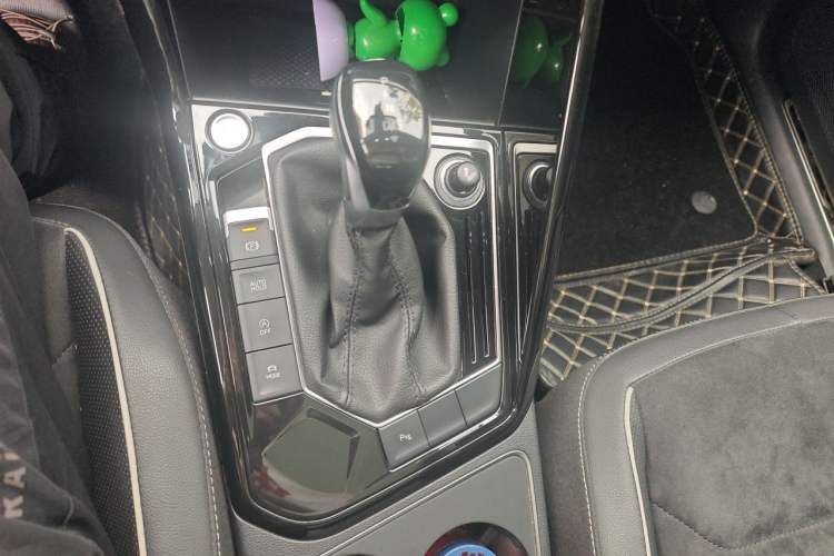 Used Volkswagen Tayron 2020 330TSI Two-Wheel Drive Luxury Connected Pro Edition Gear Lever