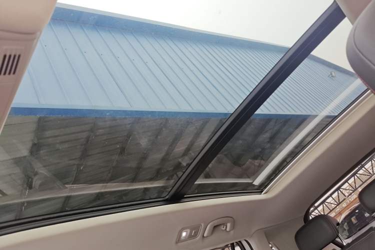 Used Volkswagen Tayron 2020 330TSI Two-Wheel Drive Luxury Smart Connectivity Version Headliner