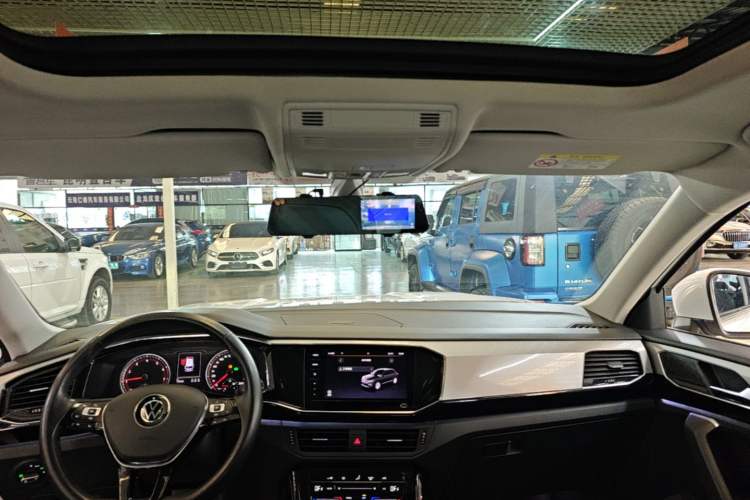 Used Volkswagen Tayron 2020 330TSI Two-Wheel Drive Luxury Smart Connectivity Version Headliner