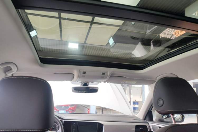 Used Volkswagen Tayron 2020 330TSI Two-Wheel Drive Luxury Smart Connectivity Version Headliner