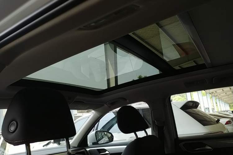 Used Volkswagen Tayron 2020 330TSI Two-Wheel Drive Luxury Smart Connectivity Version Headliner