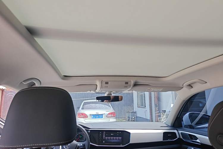 Used Volkswagen Tayron 2020 330TSI Two-Wheel Drive Luxury Smart Connectivity Version Headliner