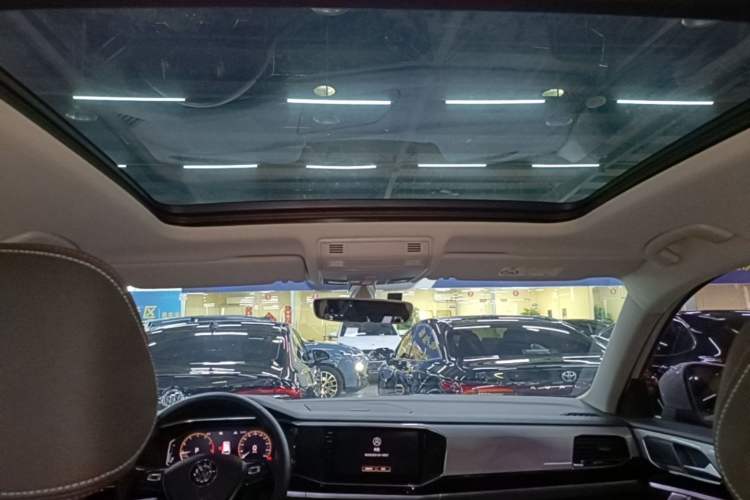 Used Volkswagen Tayron 2020 330TSI Two-Wheel Drive Luxury Smart Connectivity Version Headliner
