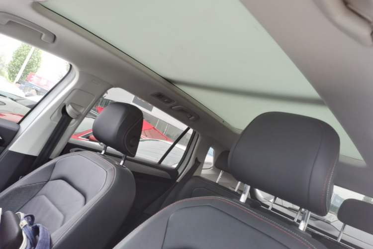 Used Volkswagen Tayron 2020 330TSI Two-Wheel Drive Luxury Smart Connectivity Version Headliner