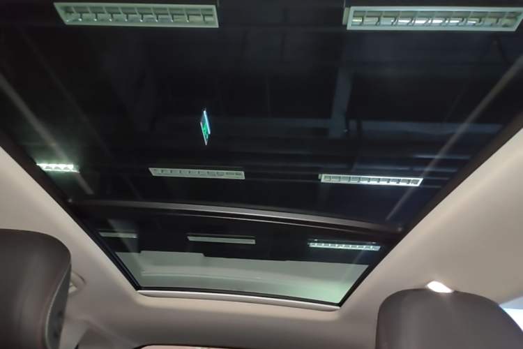 Used Volkswagen Tayron 2020 330TSI Two-Wheel Drive Luxury Smart Connectivity Version Headliner