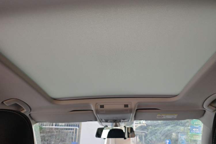 Used Volkswagen Tayron 2020 330TSI Two-Wheel Drive Luxury Smart Connectivity Version Headliner