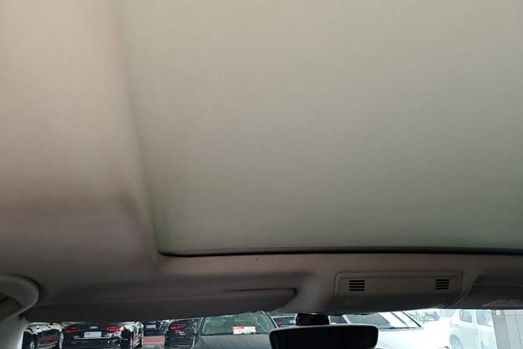 Used Volkswagen Tayron 2020 330TSI Two-Wheel Drive Luxury Smart Connectivity Version Headliner