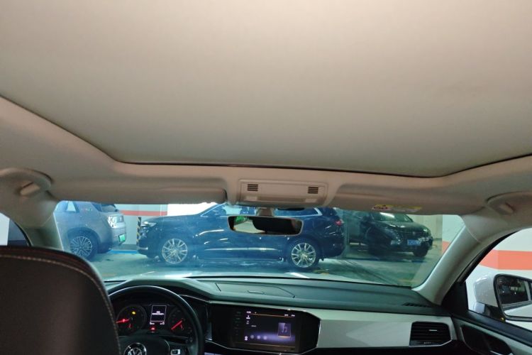 Used Volkswagen Tayron 2020 330TSI Two-Wheel Drive Luxury Smart Connectivity Version Headliner