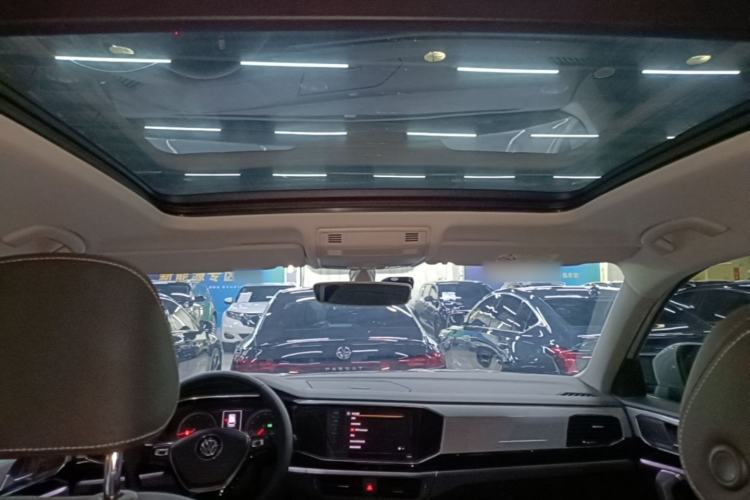 Used Volkswagen Tayron 2020 330TSI Two-Wheel Drive Luxury Smart Connectivity Version Headliner