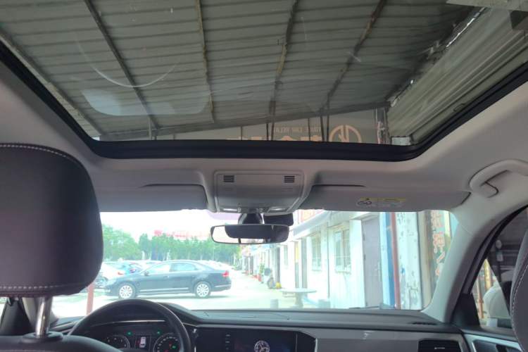 Used Volkswagen Tayron 2020 330TSI Two-Wheel Drive Luxury Smart Connectivity Version Headliner