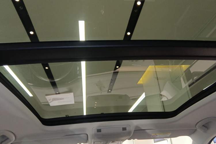 Used Volkswagen Tayron 2020 330TSI Two-Wheel Drive Luxury Smart Connectivity Version Headliner