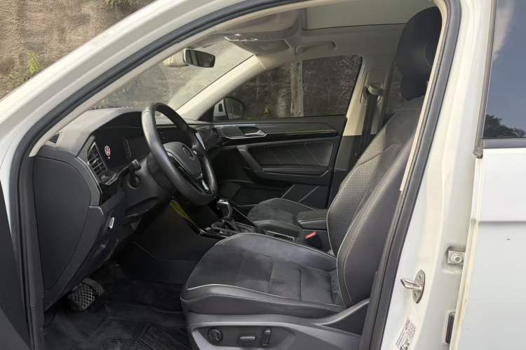 Used Volkswagen Tayron 2020 330TSI Two-Wheel Drive Luxury Connected Pro Edition Interior 1