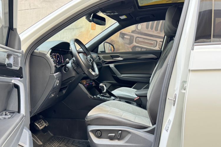 Used Volkswagen Tayron 2020 380TSI All-Wheel Drive R-Line Connected Version Interior 1