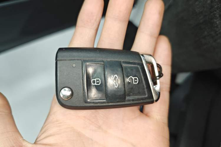 Used Volkswagen Tayron 2020 330TSI Two-Wheel Drive Luxury Connected Pro Edition Interior 1