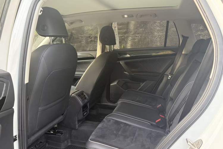 Used Volkswagen Tayron 2020 330TSI Two-Wheel Drive Luxury Connected Pro Edition Interior 2