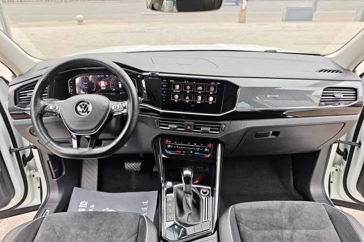 Used Volkswagen Tayron 2020 330TSI Two-Wheel Drive Luxury Connected Pro Edition Interior 2