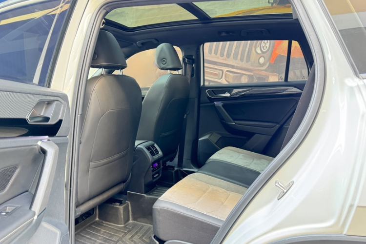 Used Volkswagen Tayron 2020 380TSI All-Wheel Drive R-Line Connected Version Interior 2