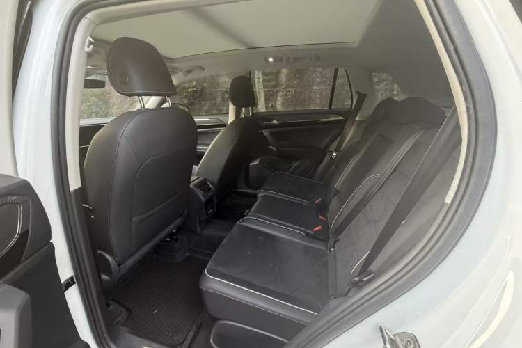 Used Volkswagen Tayron 2020 330TSI Two-Wheel Drive Luxury Connected Pro Edition Interior 3