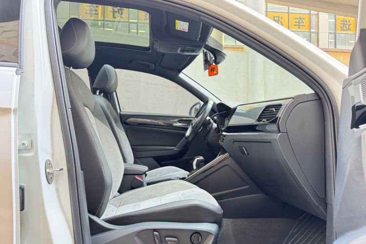 Used Volkswagen Tayron 2020 380TSI All-Wheel Drive R-Line Connected Version Interior 3