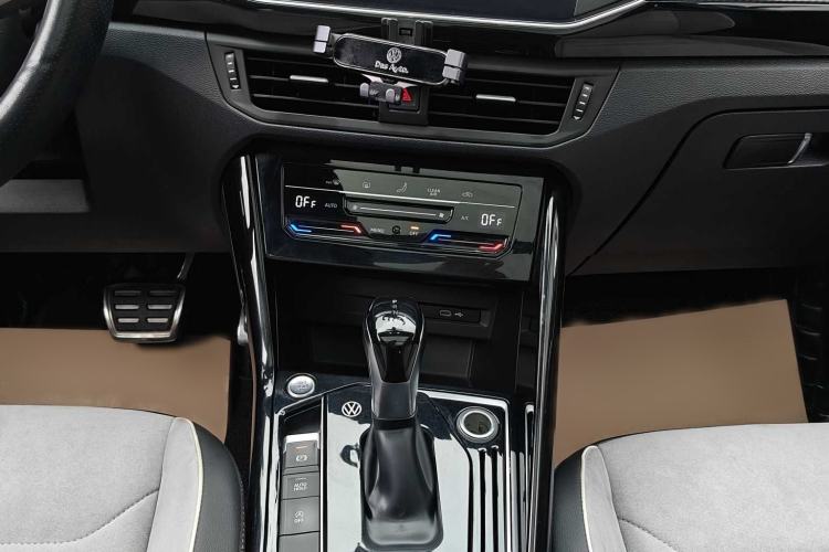 Used Volkswagen Tayron 2020 380TSI All-Wheel Drive R-Line Connected Version Interior 4