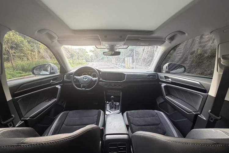 Used Volkswagen Tayron 2020 330TSI Two-Wheel Drive Luxury Connected Pro Edition Interior 4