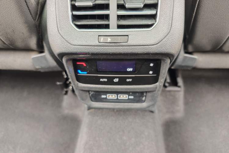 Used Volkswagen Tayron 2020 330TSI Two-Wheel Drive Luxury Connected Pro Edition Interior 4