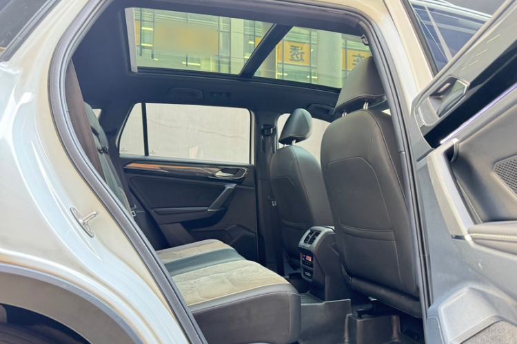 Used Volkswagen Tayron 2020 380TSI All-Wheel Drive R-Line Connected Version Interior 4