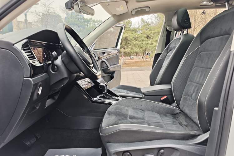 Used Volkswagen Tayron 2020 330TSI Two-Wheel Drive Luxury Connected Pro Edition Interior 6