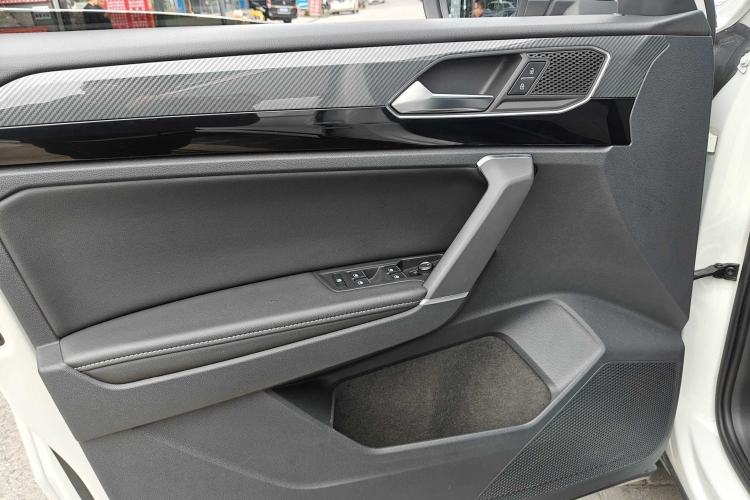 Used Volkswagen Tayron 2020 380TSI All-Wheel Drive R-Line Connected Version Interior 7