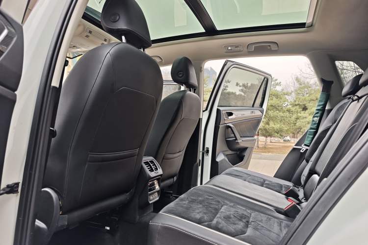 Used Volkswagen Tayron 2020 330TSI Two-Wheel Drive Luxury Connected Pro Edition Interior 7