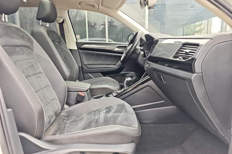 Used Volkswagen Tayron 2020 330TSI Two-Wheel Drive Luxury Connected Pro Edition Interior 9