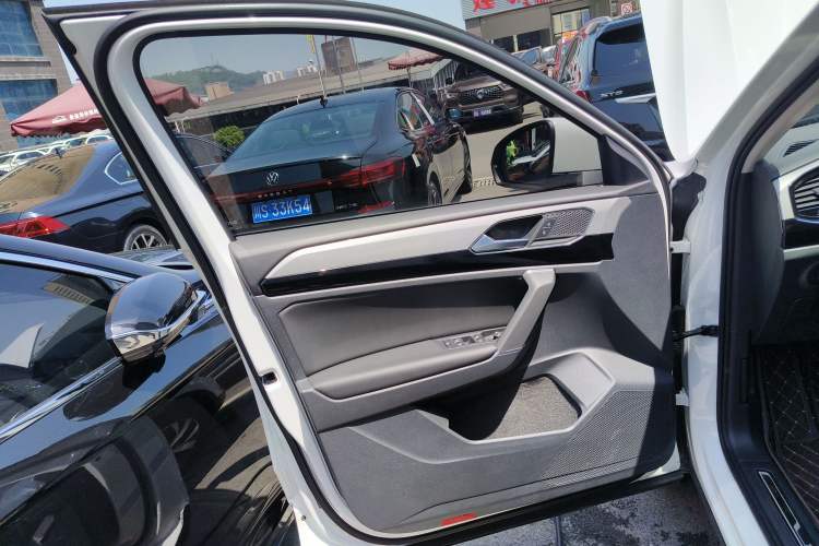 Used Volkswagen Tayron 2020 330TSI Two-Wheel Drive Luxury Smart Connectivity Version Left Front Door Interior