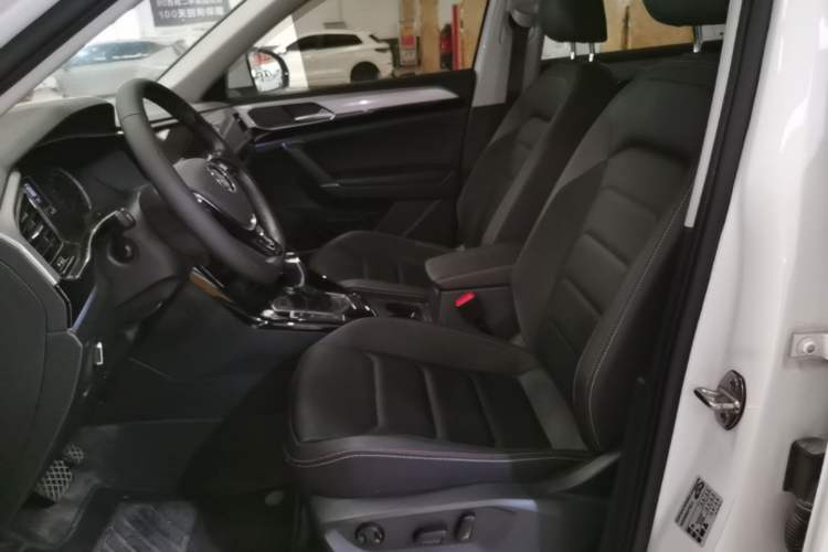 Used Volkswagen Tayron 2020 330TSI Two-Wheel Drive Luxury Smart Connectivity Version Left Front Seat
