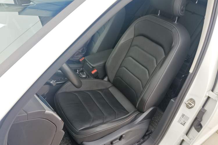 Used Volkswagen Tayron 2020 330TSI Two-Wheel Drive Luxury Smart Connectivity Version Left Front Seat