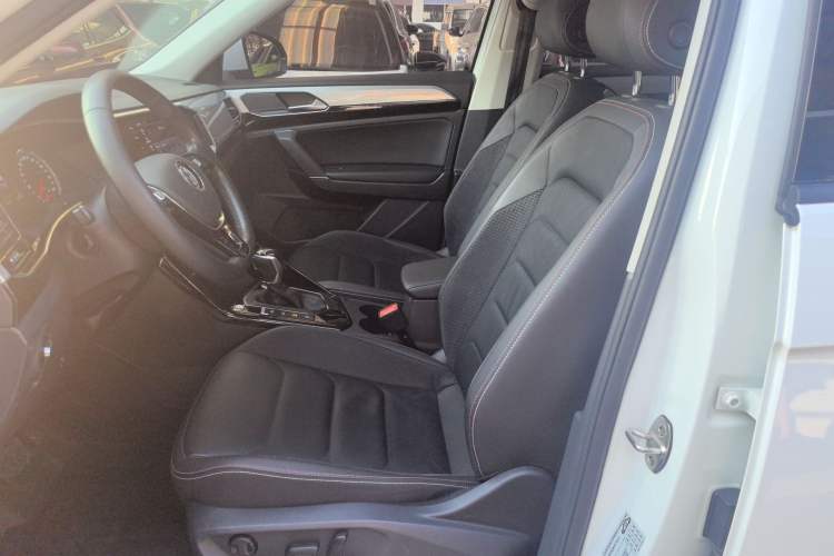 Used Volkswagen Tayron 2020 330TSI Two-Wheel Drive Luxury Smart Connectivity Version Left Front Seat
