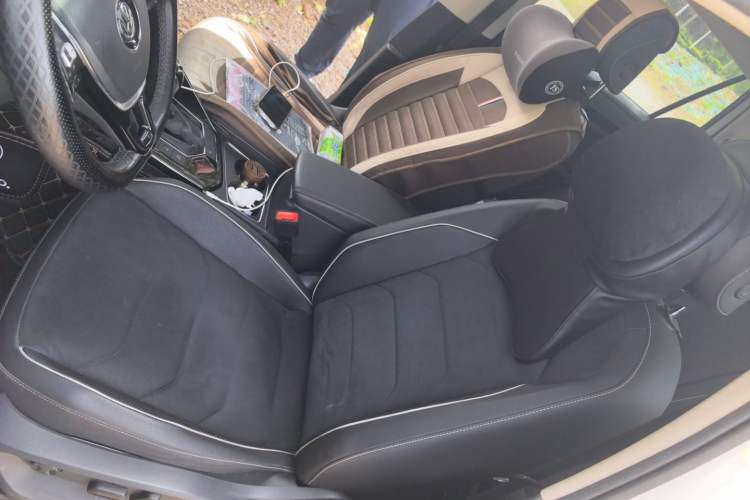 Used Volkswagen Tayron 2020 330TSI Two-Wheel Drive Luxury Connected Pro Edition Left Front Seat
