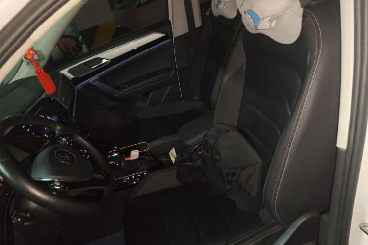 Used Volkswagen Tayron 2020 330TSI Two-Wheel Drive Luxury Connected Pro Edition Left Front Seat