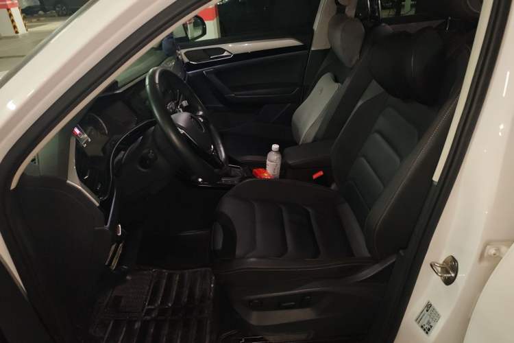 Used Volkswagen Tayron 2020 330TSI Two-Wheel Drive Luxury Connected Pro Edition Left Front Seat