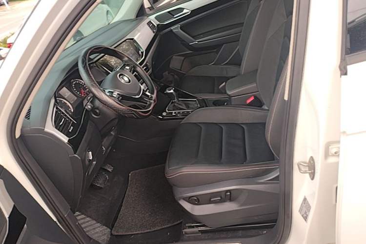 Used Volkswagen Tayron 2020 330TSI Two-Wheel Drive Luxury Smart Connectivity Version Left Front Seat