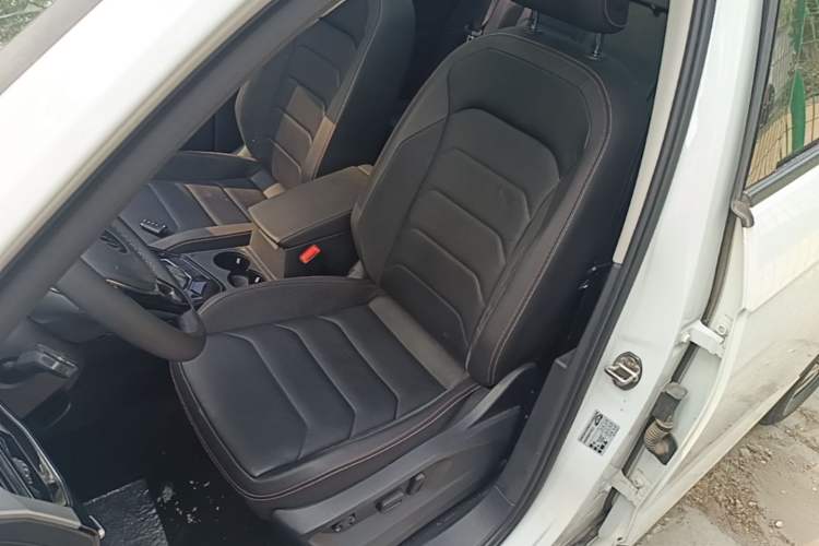 Used Volkswagen Tayron 2020 330TSI Two-Wheel Drive Luxury Smart Connectivity Version Left Front Seat