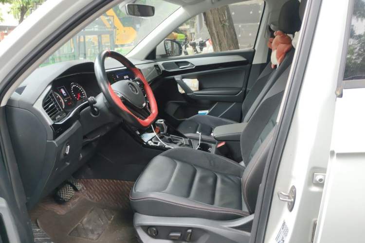 Used Volkswagen Tayron 2020 330TSI Two-Wheel Drive Luxury Smart Connectivity Version Left Front Seat