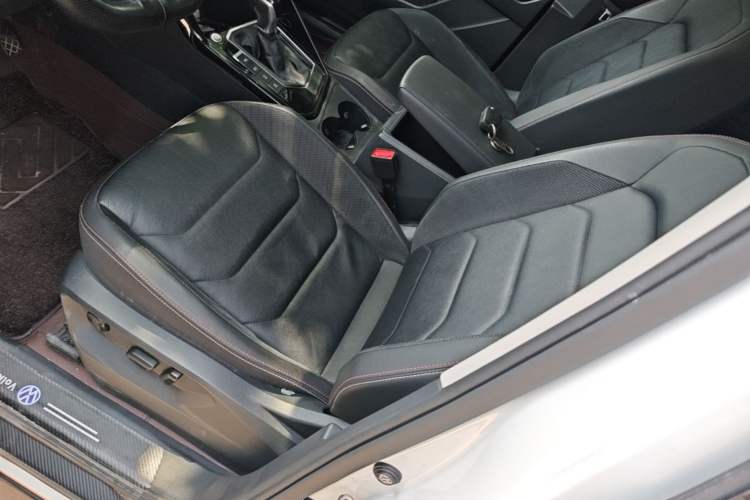 Used Volkswagen Tayron 2020 330TSI Two-Wheel Drive Luxury Smart Connectivity Version Left Front Seat