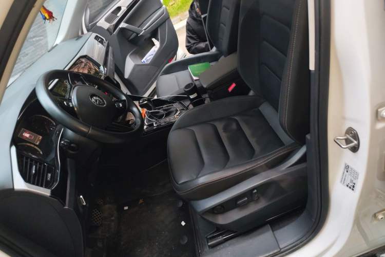 Used Volkswagen Tayron 2020 330TSI Two-Wheel Drive Luxury Smart Connectivity Version Left Front Seat