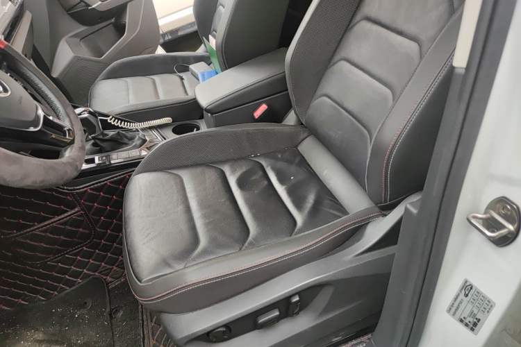 Used Volkswagen Tayron 2020 280TSI Two-Wheel Drive Luxury Connect Edition Left Front Seat