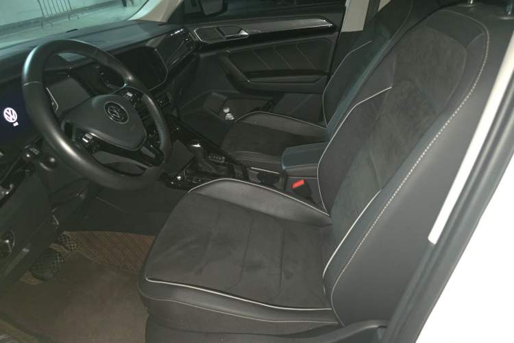 Used Volkswagen Tayron 2020 330TSI Two-Wheel Drive Luxury Connected Pro Edition Left Front Seat