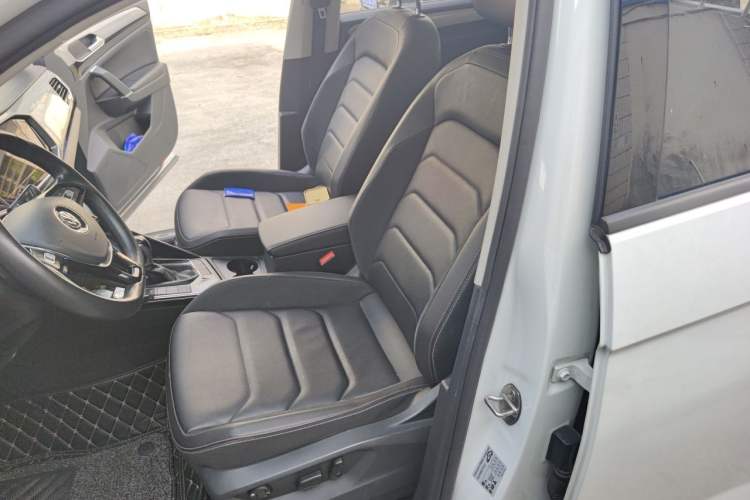 Used Volkswagen Tayron 2020 330TSI Two-Wheel Drive Luxury Smart Connectivity Version Left Front Seat