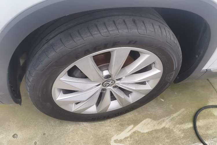 Used Volkswagen Tayron 2020 330TSI Two-Wheel Drive Luxury Connected Pro Edition Left Front Wheel Hub