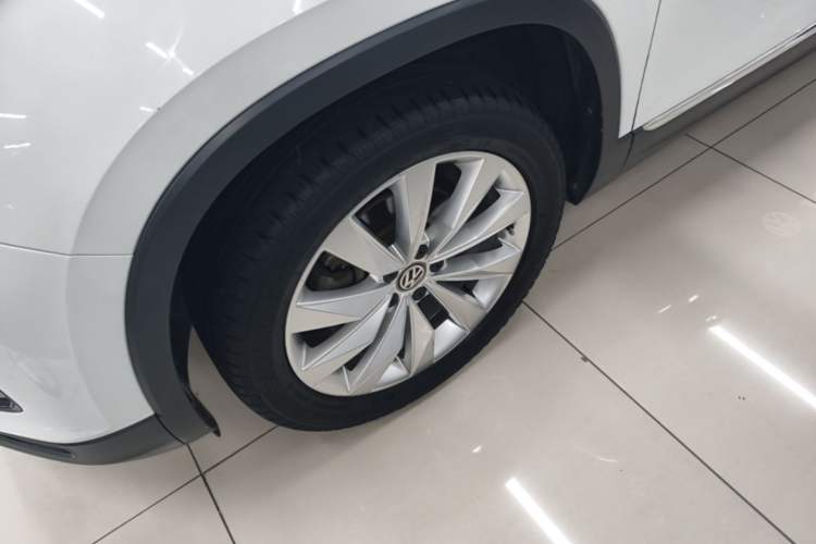 Used Volkswagen Tayron 2020 330TSI Two-Wheel Drive Luxury Smart Connectivity Version Left Front Wheel Hub